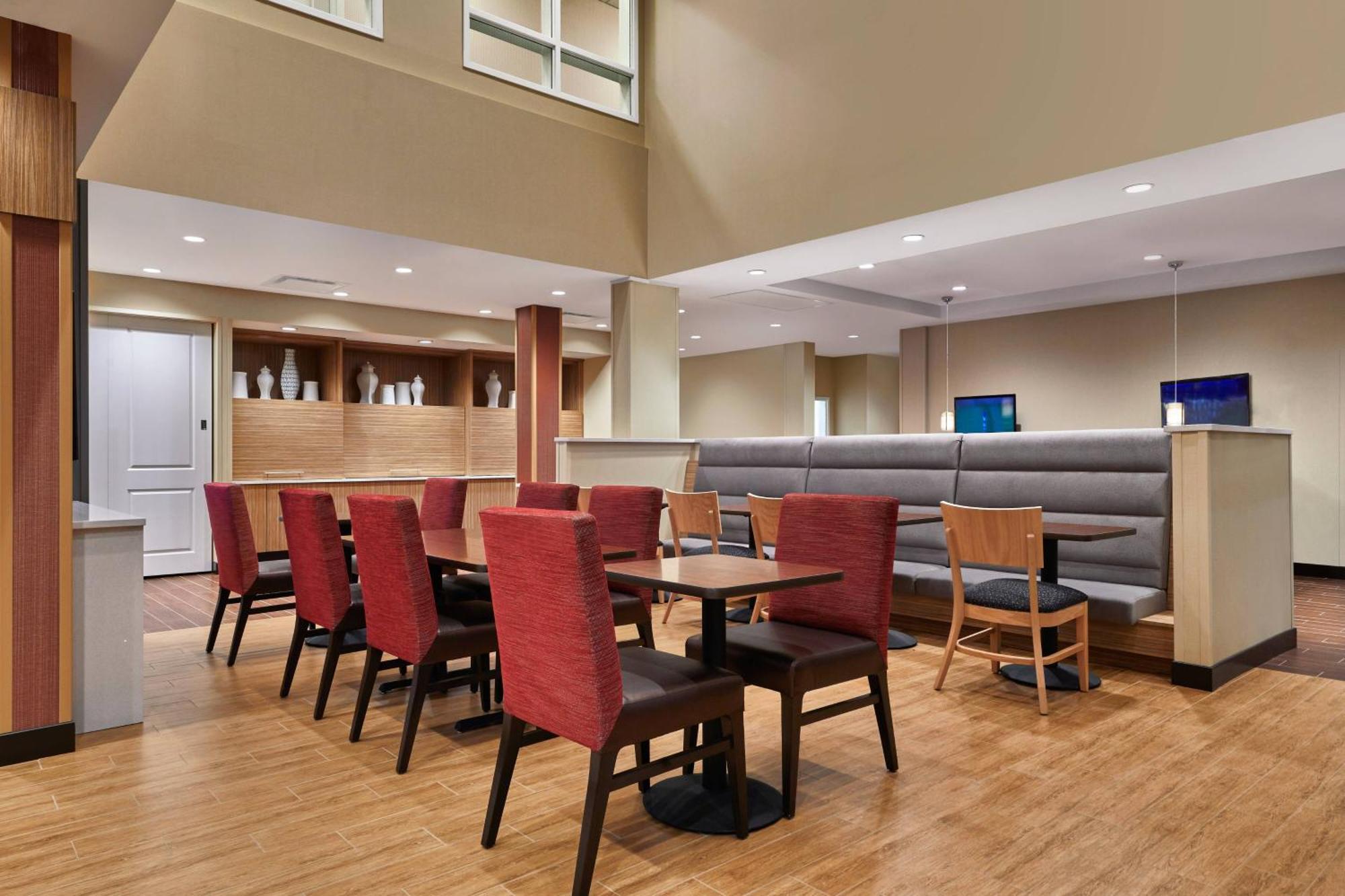 Towneplace Suites By Marriott Форт-МакМеррей Екстер'єр фото